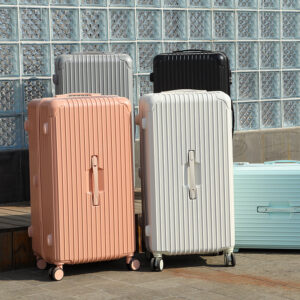 26-inch and 30-inch large capacity suitcases for women and men, durable and sturdy with universal wheels and combination lock, suitable for students.